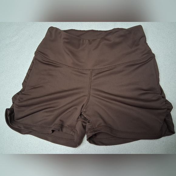 Sommer Ray Pants - Stylish Brown Workout Shorts